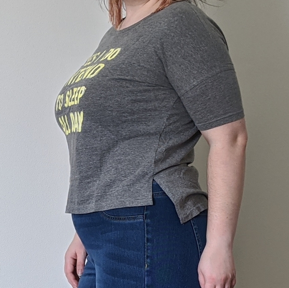 Comfy Graphic Tee - Picture 4 of 5